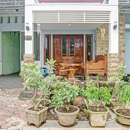 Oyo 90729 Sekar Guest House Jembel Exterior foto